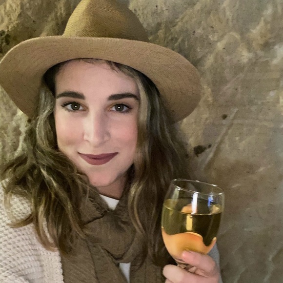 Meet your Posher, Lauren - Picture 3 of 6